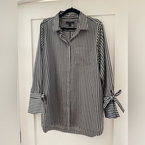 Banana Republic gorgeous blouse. Stripped with bows on the wrist.